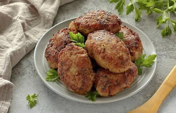 Cutlets according to the old recipe are ready. Cutlets according to this recipe are juicy and very tasty. Give it a try! Relatives and friends will definitely ask for a supplement! You can cook cutlets according to an old recipe for everyday or any f