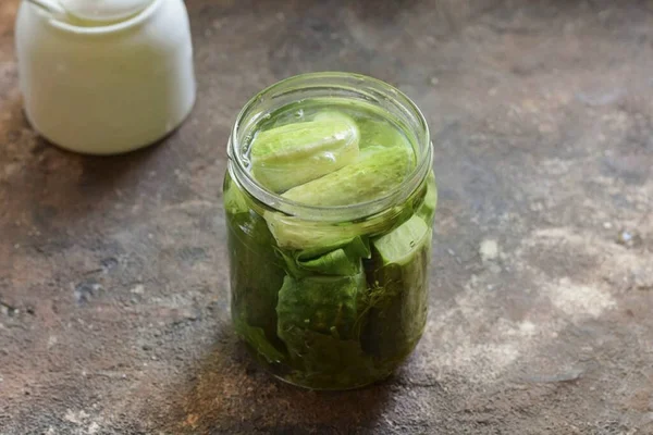 Pour Boiling Water Cucumbers — Stock Photo, Image