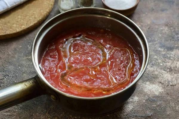 Vierta Masa Tomate Una Cacerola Agregue Aceite —  Fotos de Stock