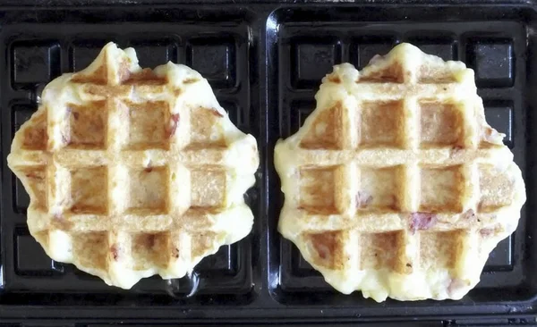 Minutes Check Waffles Cooked Should Evenly Ruddy — Stock Photo, Image