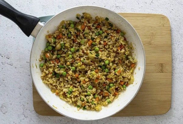 Coloque Arroz Uma Peneira Enxaguar Água Fria Transferência Para Uma — Fotografia de Stock