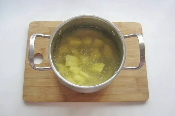 Kartoffeln Schälen Waschen Und Würfel Schneiden Einen Topf Geben Und — Stockfoto