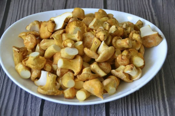 Laver Soigneusement Les Chanterelles Couper Les Grandes Morceaux Laisser Les — Photo