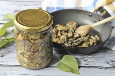 Boletus ya da porcini mantarı en sevdiğim mantarlardan biridir. Kurusıkı mermiler onlardan yapılabilir. Ama en çok kızarmış severim. Kışın bir kavanoz aç ve patatesle kızart. Güzellik! Mutlu boşluklar!