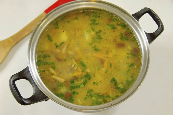 Cook everything together over medium heat until cooked through. Finally, add fresh herbs and let the soup steep a little. The honey mushroom soup is ready.