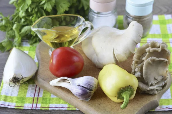 Připravte Všechny Potřebné Ingredience Pro Výrobu Teplého Houbového Salátu Ústřice — Stock fotografie