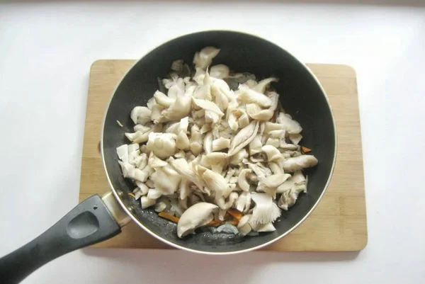 Laver Les Champignons Aux Huîtres Couper Mettre Dans Une Casserole — Photo