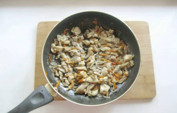 Verdure Stagione Con Funghi Sapere Coprire Padella Con Coperchio Cuocere — Foto Stock