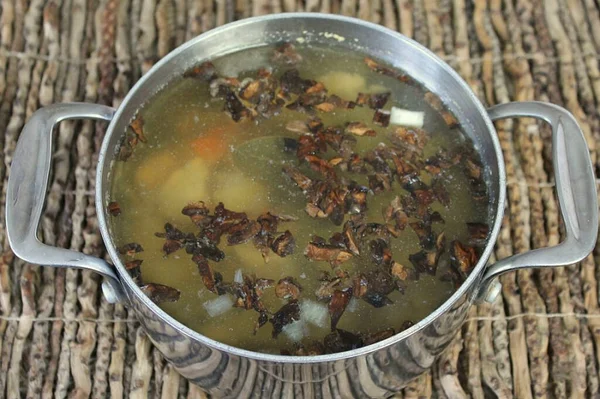 Cogumelos Tornaram Macios Agora Eles Podem Ser Fatiados Adicionados Sopa — Fotografia de Stock