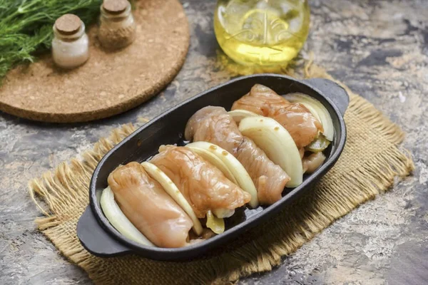 Grease Pan Butter Place Rolls Place Chopped Onion Rings Them — Stock Photo, Image