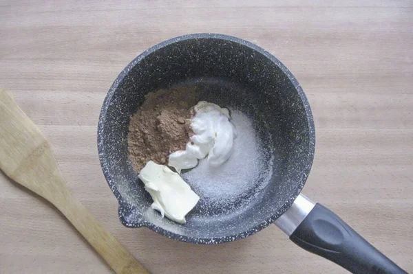 Prepara Glaseado Chocolate Una Cacerola Fondo Pesado Combine Cacao Polvo —  Fotos de Stock