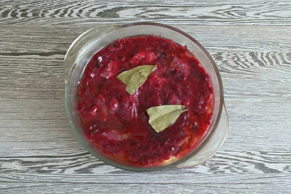 Despeje Molho Manteiga Cranberry Preparado Sobre Carne Sal Gosto Adicione — Fotografia de Stock
