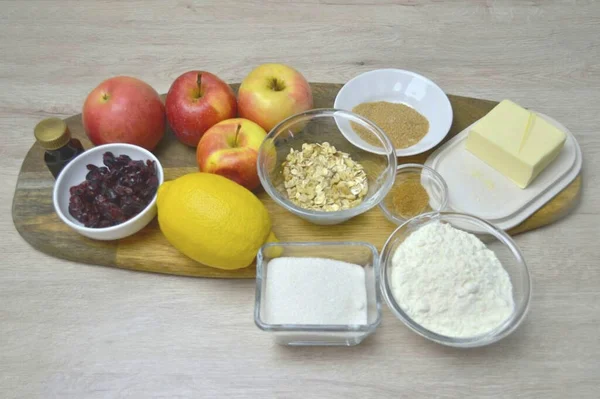 Bereiten Sie Alle Zutaten Für Gordon Ramsays Apple Crumble Vor — Stockfoto