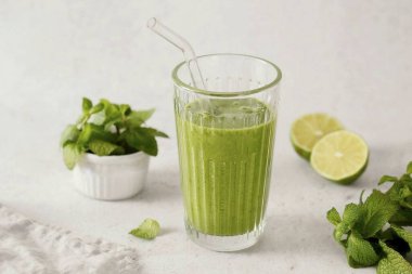 Yeşillik içeceği hazır! Smoothie 'nin tadı çok güzel, ilk kahvaltı kadar mükemmel..