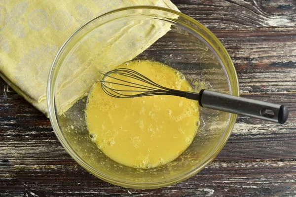 Die Geschmolzene Butter Eingießen — Stockfoto