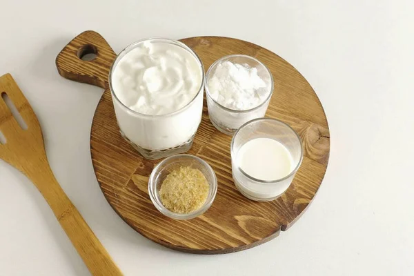 Förbered Alla Nödvändiga Ingredienser För Att Göra Sour Cream Thickener — Stockfoto