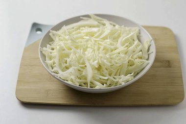 Lahanayı bıçakla güzelce doğra..