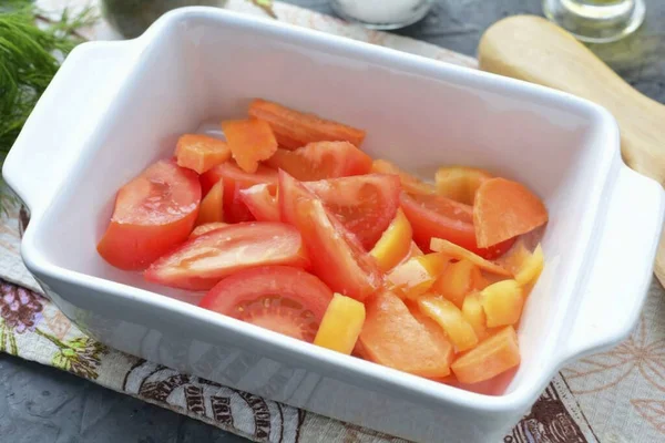 Grease Baking Dish Oil Lay Out Vegetables — Stock Photo, Image