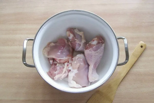 Mossa Meg Csirkét Helyezze Egy Csészealj — Stock Fotó