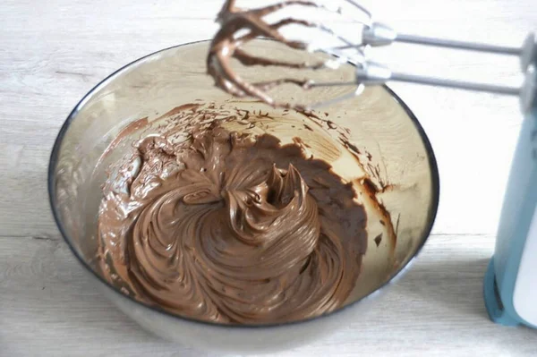 Додайте Грам Розм Якшеного Масла Шоколадної Суміші Збийте Однорідного Стану — стокове фото