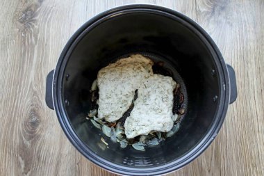 Pişirdikten sonra, hazır ahşabı çıkar ve servis yap..