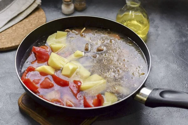 Nalijte Vody Vařte Polévku Přikrytou Minut Přidat Všechna Koření — Stock fotografie