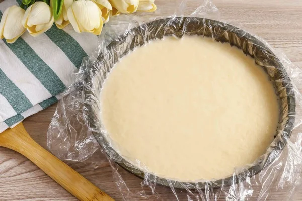 Cover Dish Cling Film Pour Sour Cream Jelly Leaving Cups — Stock Photo, Image