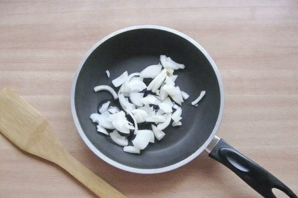 Pelare Lavare Tritare Cipolle Bianche Mettere Una Padella — Foto Stock