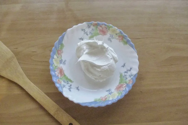 Réserver Trois Cuillères Soupe Meringue Dans Bol Séparé — Photo