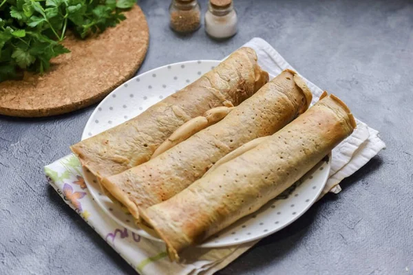 Rol Pannenkoeken Broodjes Serveer Kunt Broodjes Serveren Met Verschillende Groenten — Stockfoto