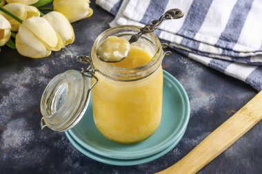 Direkt olarak kullanın ya da sadece şekersiz sıcak içecekler için tatlı olarak servis edin..