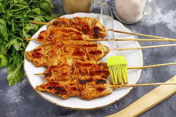 Place Hot Kebabs Plate Brush Remaining Marinade Cook More Minute — Stock Photo, Image