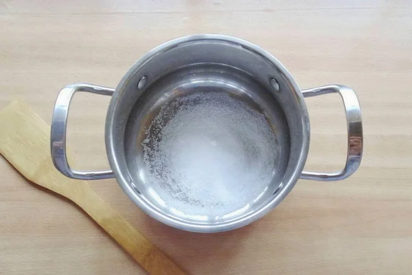 Verser Eau Sel Dans Une Casserole — Photo