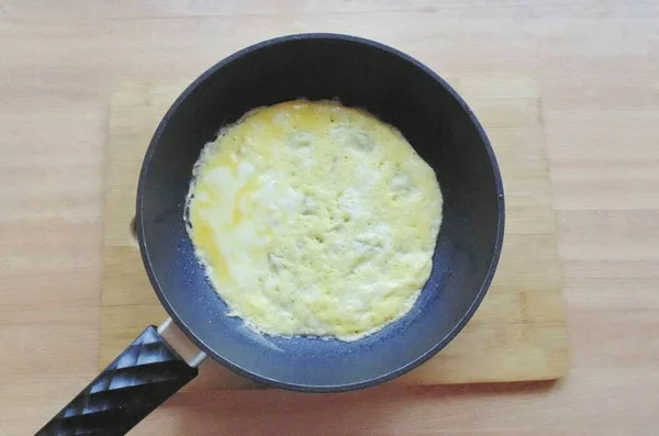 Потисніть Одне Яйце Сіль Смаком Змастіть Сковороду Рослинною Олією Добре — стокове фото