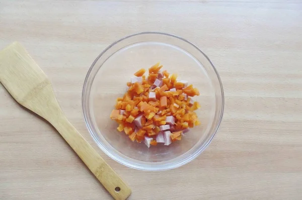 Сварить Морковь Остыть Отчистить Разрежьте Кубики Вареная Свинина — стоковое фото