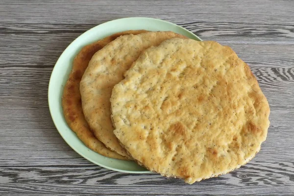 Die Fertigen Kuchen Kühlen Auf Einen Teller Legen — Stockfoto