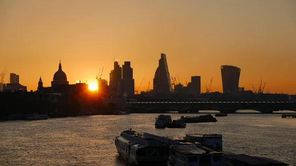 Londres manhã horizonte nascer do sol Fotos De Bancos De Imagens
