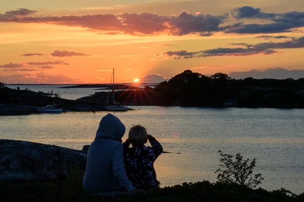 A wacth egy szigetcsoport naplemente. — Stock Fotó
