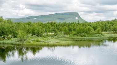 Yaz aylarında dağ Gölü
