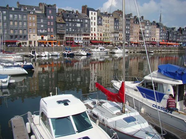 Typiska hus i Port Honfleur — Stockfoto