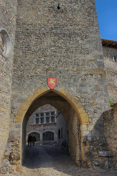 Bogeneingang der mittelalterlichen Stadt Perouges — Stockfoto