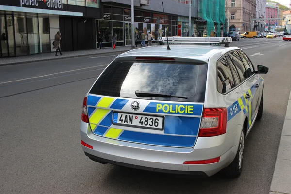 Skoda Octavia Police Car Estacionado en Praga —  Fotos de Stock