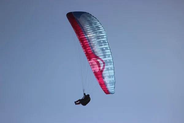 Paraglider on Blue Sky — Stock Photo, Image