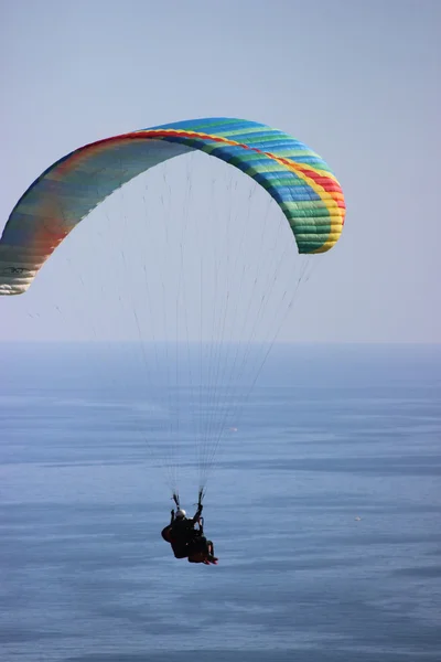 Tandem Paragliding over the Mediterrean Sea — Stock Photo, Image