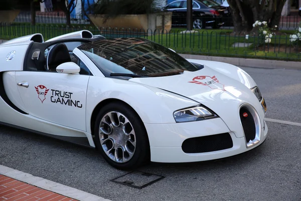 White Bugatti Veyron 16.4 Grand Sport — Stock Photo, Image