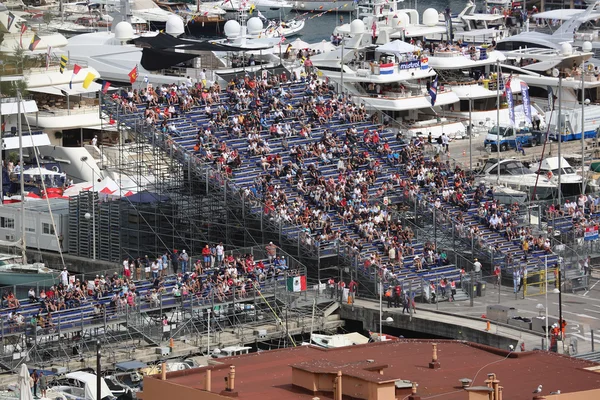 Veel toeschouwers kijken naar de F1 Monaco Grand Prix 2016 — Stockfoto