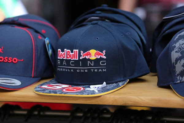 Red Bull Racing Cap na sprzedaż — Zdjęcie stockowe