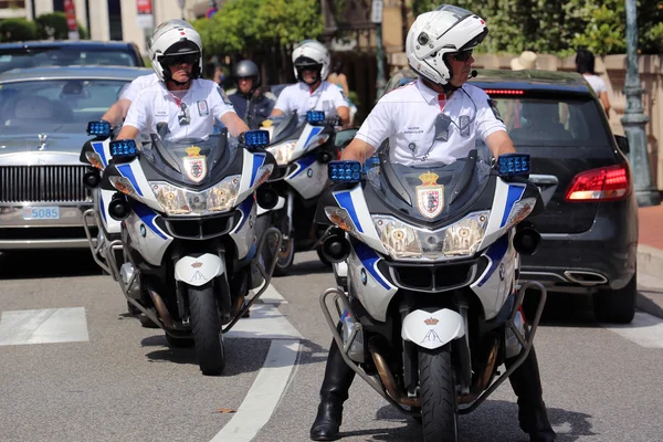 Polisen Escort motorcyklister i Monaco — Stockfoto