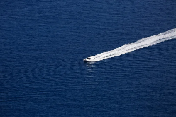 Boat Wake on Mediterranean Sea — Stock Photo, Image