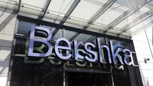 큰 Bershka 로고 — 스톡 사진